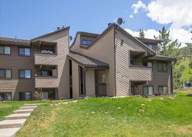 New! Walk to Avon| Base of Beaver Creek| Free Ski Shuttle| Modest Condo