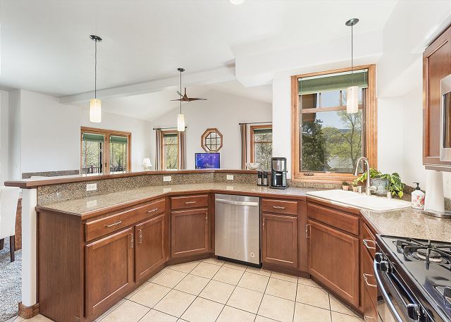 30+ Day - Condo in Downtown Durango - Walk to Main Street - AC/Deck/BBQ 9