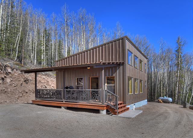 New Listing! Secluded Off-Grid Mountain Retreat-Pet-Friendly-National Forest