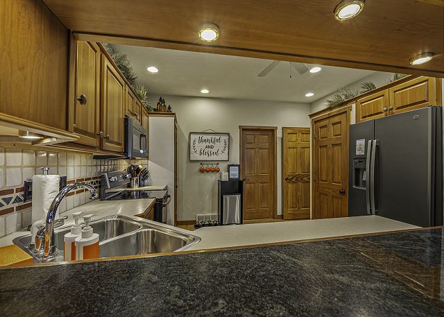 Near Snowmobile Trails - Hot Tub, Theatre, Foosball, Dogs OK 10