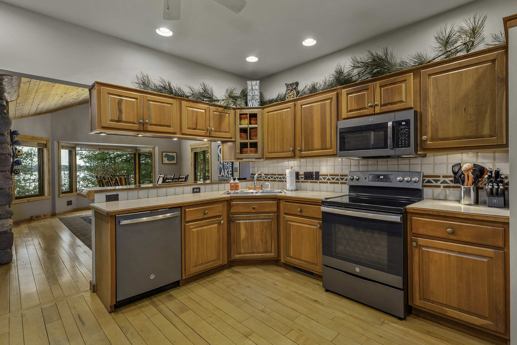 Near Snowmobile Trails - Hot Tub, Theatre, Foosball, Dogs OK | Photo 9