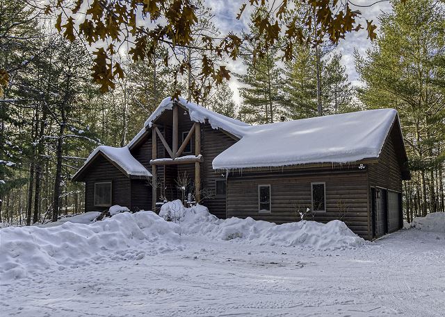Near Snowmobile Trails - Hot Tub, Theatre, Foosball, Dogs OK