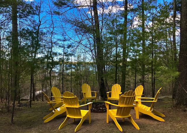 Smeagle's Terrapin | LUX Lakefront, Theatre, Dock, Kayaks, AC, Hot Tub 5