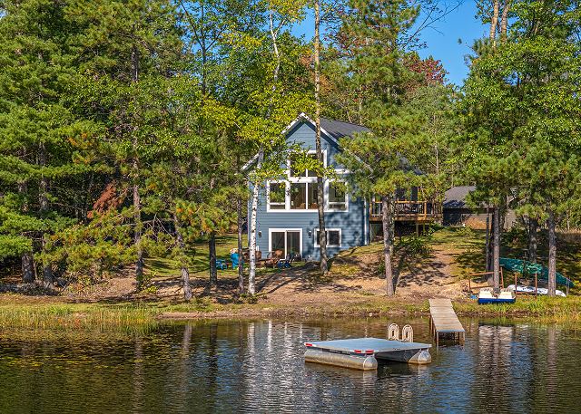 Driftwood Cabin | Newer lakefront cabin, dock, firepit, kayaks, Dogs OK, AC