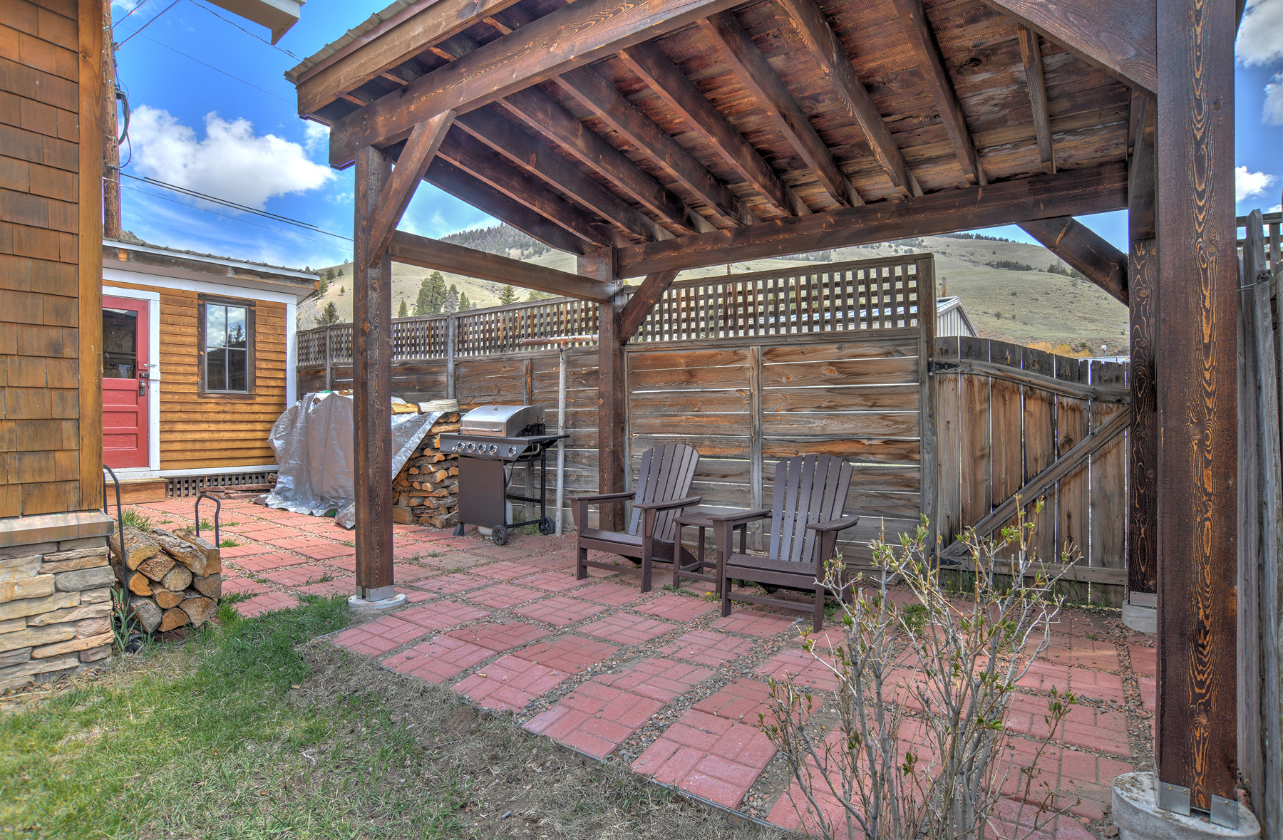 Inviting outdoor area.