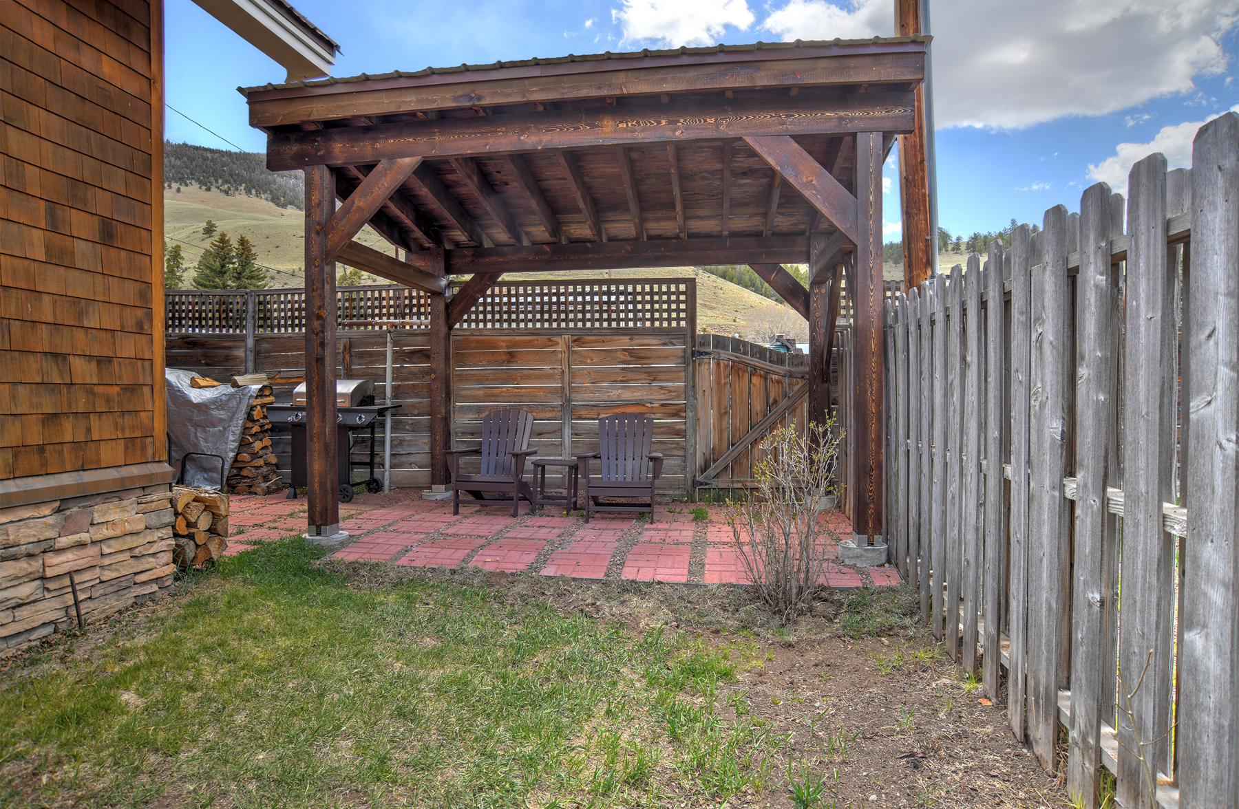 Inviting outdoor area.