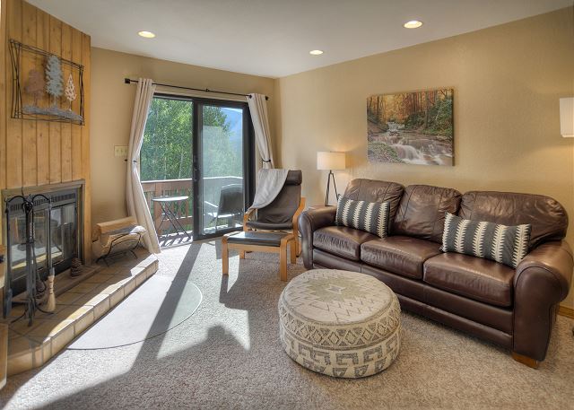 New! Cozy Aspen Grove Retreat | 2 Miles to Ski - Deck, Pool/Hot Tub - Shuttle