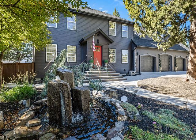 New! Luxury Home ~ Salt Water Hot Tub ~ Dog Friendly ~ Fire Pit 3