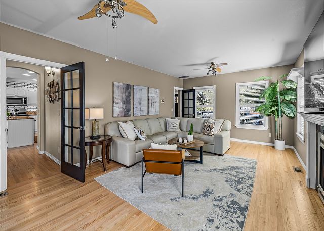 New! Luxury Home ~ Salt Water Hot Tub ~ Dog Friendly ~ Fire Pit 6