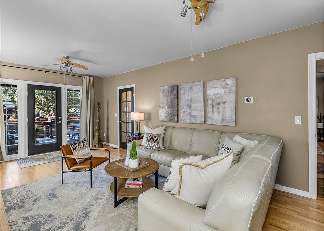 New! Luxury Home ~ Salt Water Hot Tub ~ Dog Friendly ~ Fire Pit 7