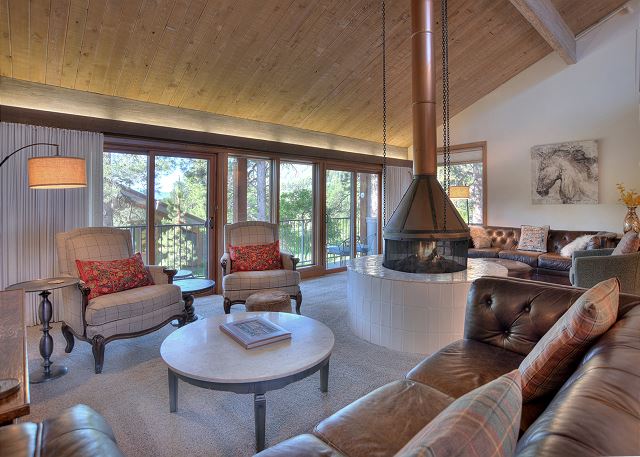 Fireside Story (#802) |2 Decks, Fireplace, Golf/AC/Pool/HotTub - 10 min ski
