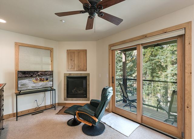 Black Bear Townhome (End Unit) across from Purgatory - Views - Ski Shuttle 9