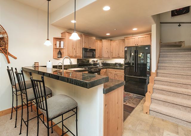 Black Bear Townhome (End Unit) across from Purgatory - Views - Ski Shuttle 4