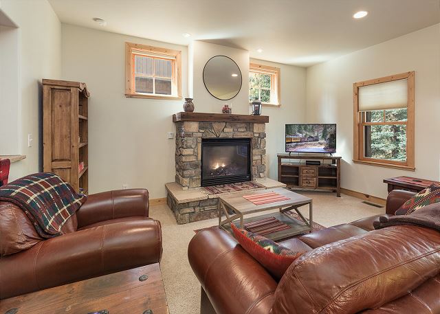 Black Bear Townhome (End Unit) across from Purgatory - Views - Ski Shuttle 2