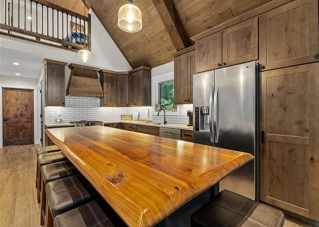 Tranquility Point | LUX lakefront retreat, private dock, firepit, kayak, & AC 5