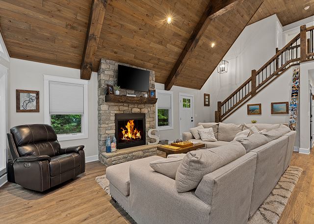 Tranquility Point | LUX lakefront retreat, private dock, firepit, kayak, & AC 9