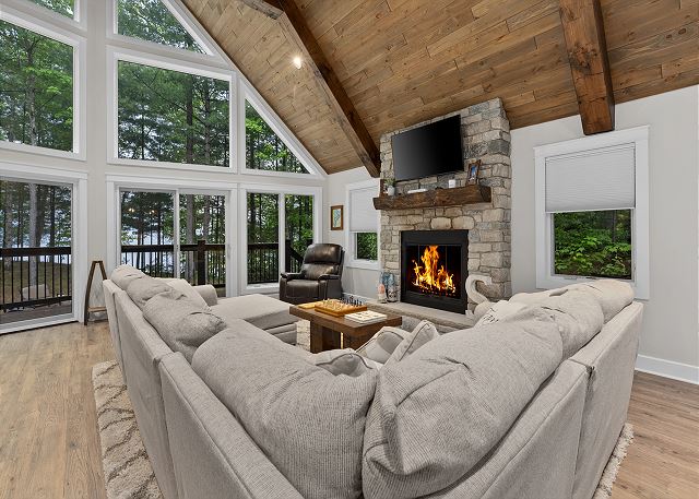 Tranquility Point | LUX lakefront retreat, private dock, firepit, kayak, & AC 10