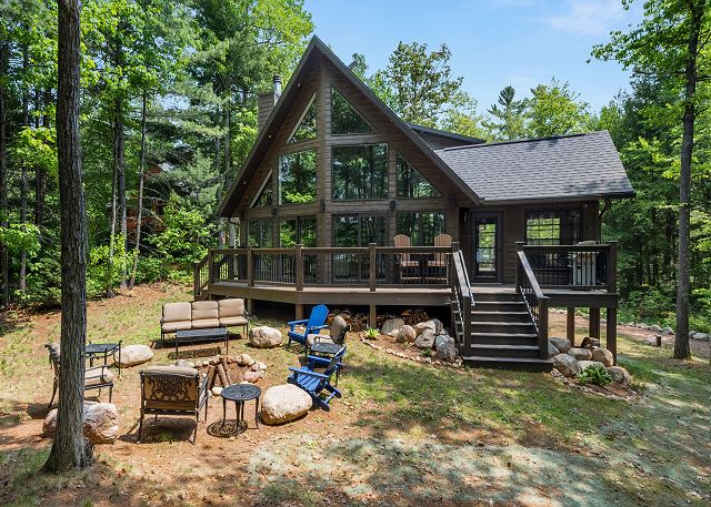 Tranquility Point | LUX lakefront retreat, private dock, firepit, kayak, & AC