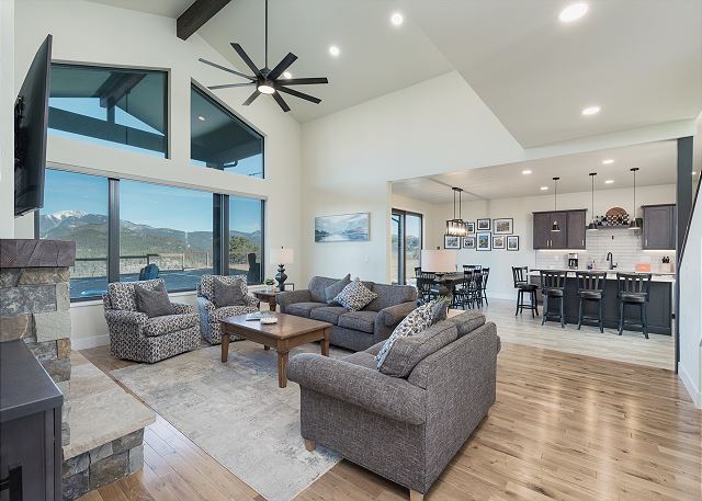 New Custom Home on 35 Acres - Amazing Mtn Views -15 Min to DGO - AC/Hot Tub 4