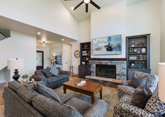 New Custom Home on 35 Acres - Amazing Mtn Views -15 Min to DGO - AC/Hot Tub 8