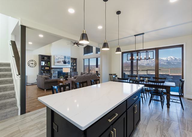 New Custom Home on 35 Acres - Amazing Mtn Views -15 Min to DGO - AC/Hot Tub 5