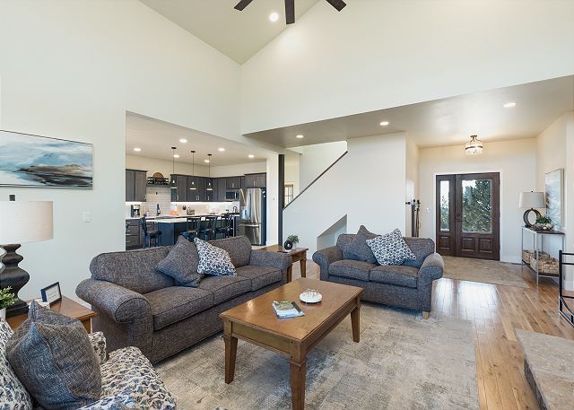 New Custom Home on 35 Acres - Amazing Mtn Views -15 Min to DGO - AC/Hot Tub 9