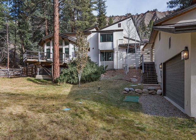 Hot Tub | Sauna | Game Room! 5 Acres - 2 miles from Downtown 7