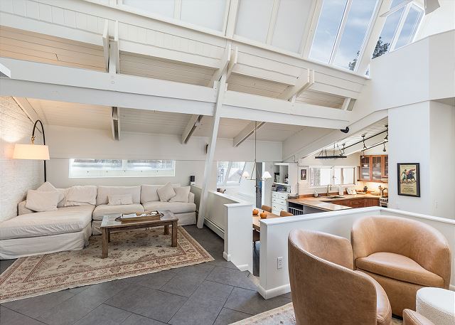 Hot Tub | Sauna | Game Room! 5 Acres - 2 miles from Downtown 9