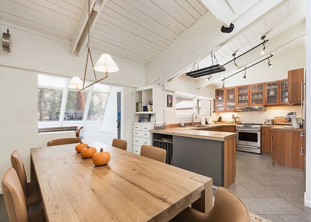 Hot Tub | Sauna | Game Room! 5 Acres - 2 miles from Downtown 4