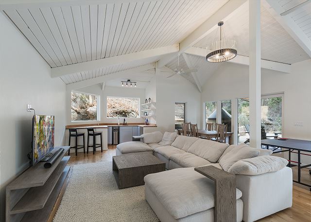 Hot Tub | Sauna | Game Room! 5 Acres - 2 miles from Downtown 2