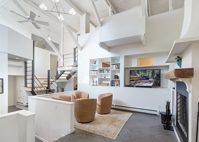 Hot Tub | Sauna | Game Room! 5 Acres - 2 miles from Downtown 10