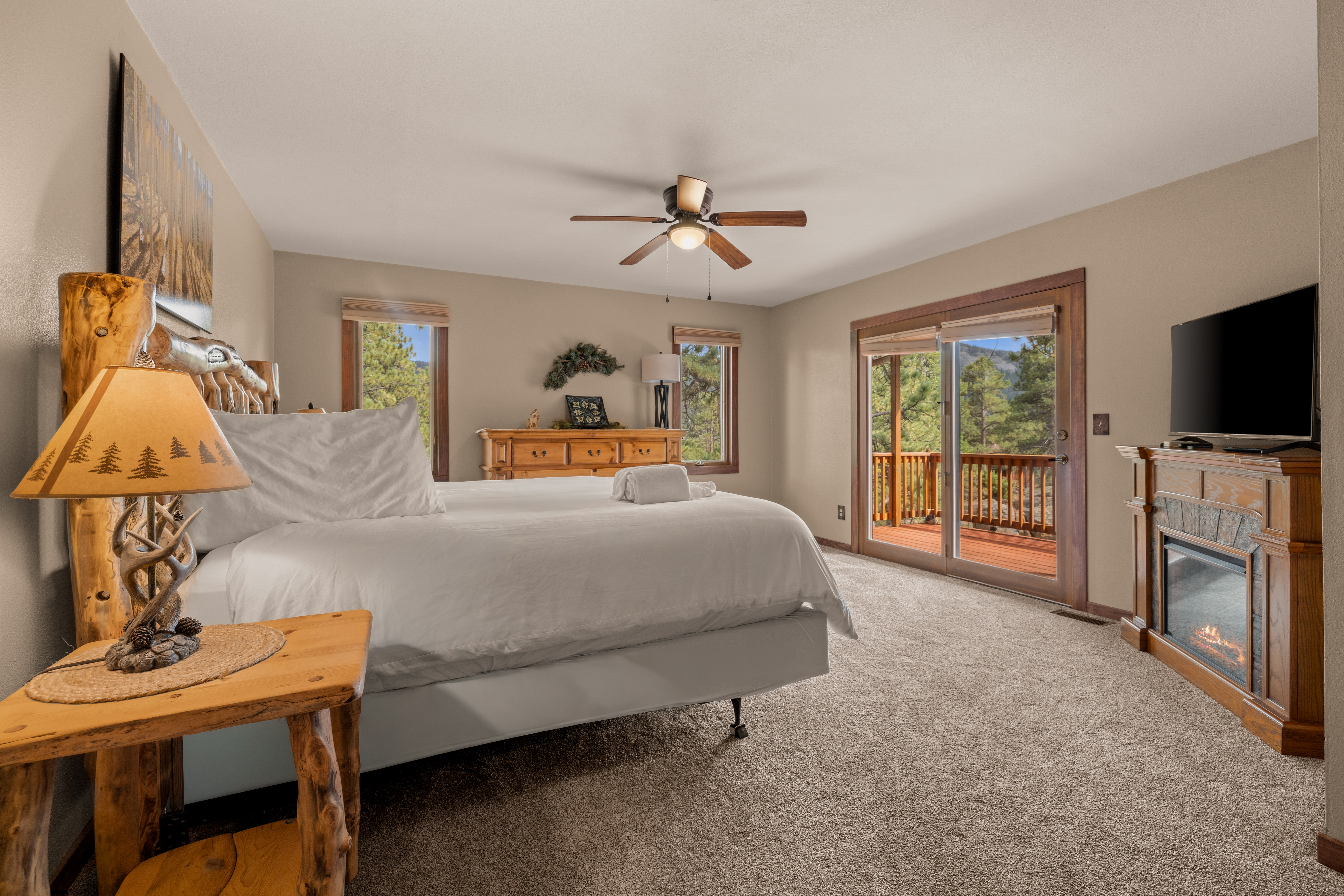 Primary Bedroom (Upper Level): King Bed with smart TV, private deck access, and an ensuite bathroom