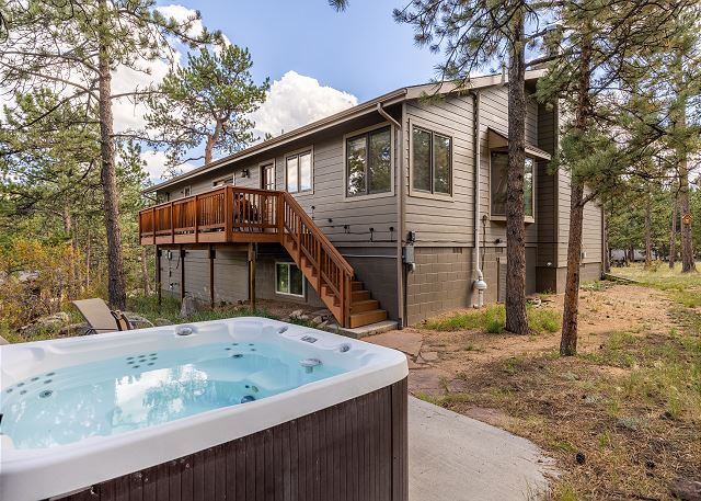 Hot Tub Stargazing | Deck | 1 mile to Downtown 2