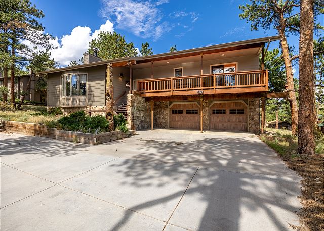 Hot Tub Stargazing | Deck | 1 mile to Downtown 6