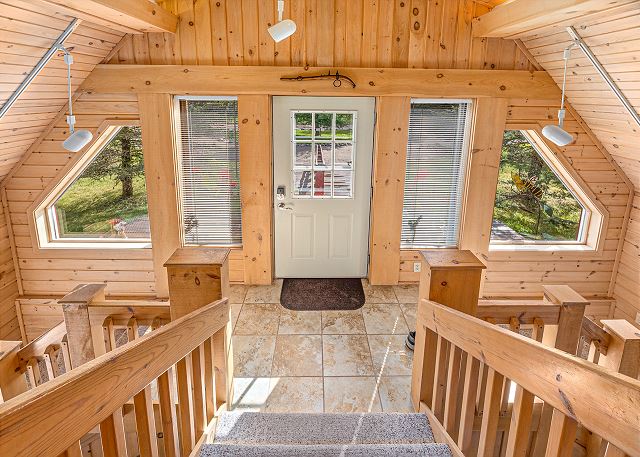 Harlequin Haven | HotTub, AC, Lake Access & Dock, Dogs OK w/ fee 6