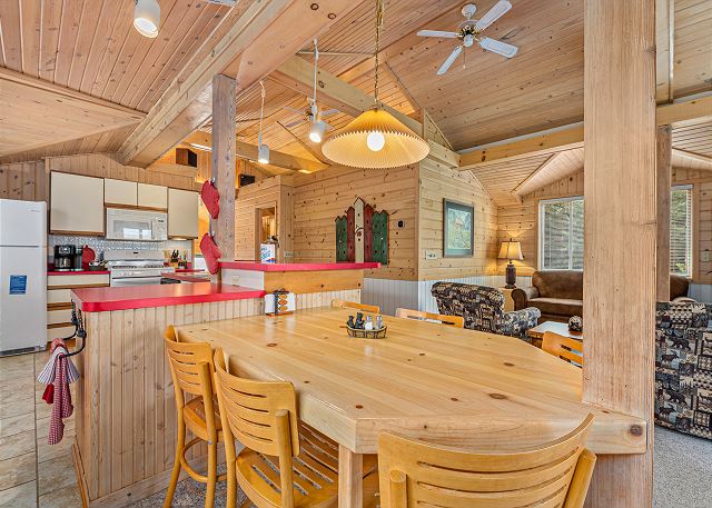 Harlequin Haven | HotTub, AC, Lake Access & Dock, Dogs OK w/ fee 10