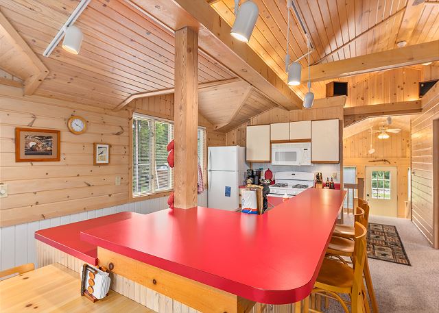 Harlequin Haven | HotTub, AC, Lake Access & Dock, Dogs OK w/ fee 9