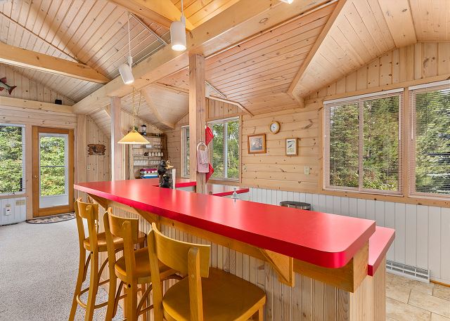 Harlequin Haven | HotTub, AC, Lake Access & Dock, Dogs OK w/ fee 8