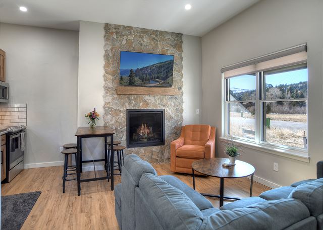 New Listing!Newly Constructed Home - Cozy Interior - Drive to Wolf Creek Ski