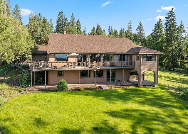 Relax at Hayden Lake | Stunning Views, Hot Tub & Games 4