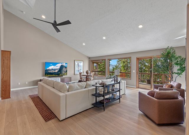 Relax at Hayden Lake | Stunning Views, Hot Tub & Games 6