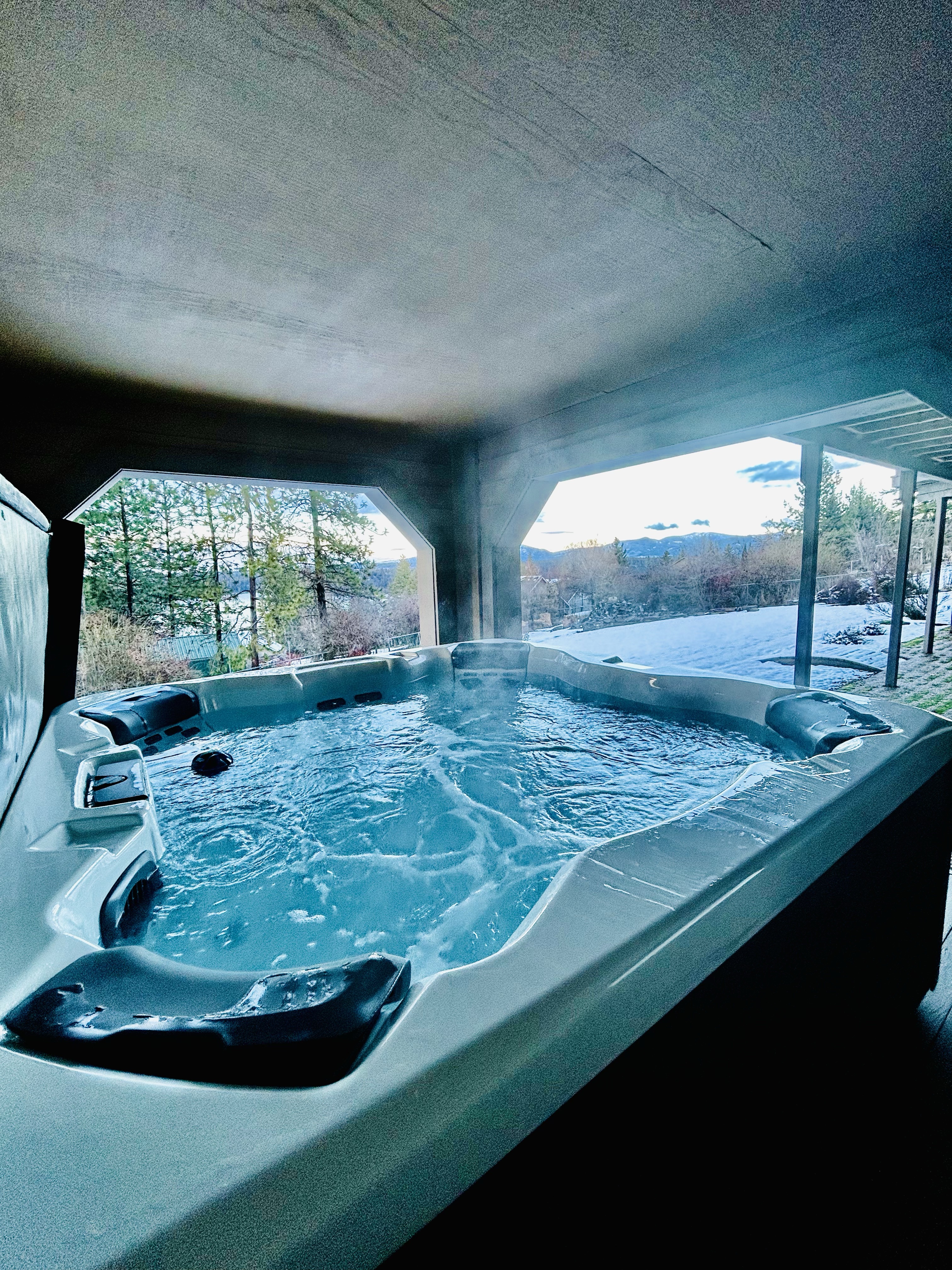 Relax at Hayden Lake | Stunning Views, Hot Tub & Games | Photo 4