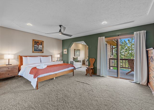 Relax at Hayden Lake | Stunning Views, Hot Tub & Games 5