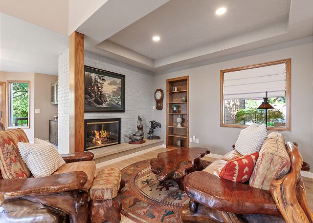 Relax at Hayden Lake | Stunning Views, Hot Tub & Games 7