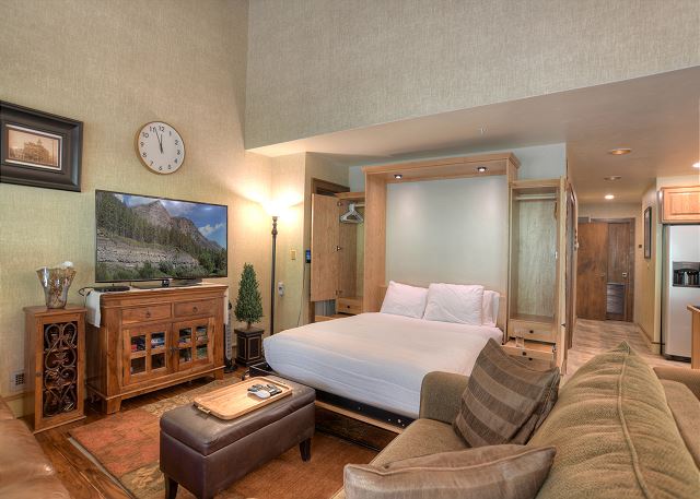 Red Rock Rest (#778) | AC, Deck, Pickleball, Golf, Pool, HotTub - 10 min ski 9