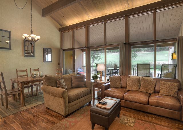 Red Rock Rest (#778) | AC, Deck, Pickleball, Golf, Pool, HotTub - 10 min ski 2