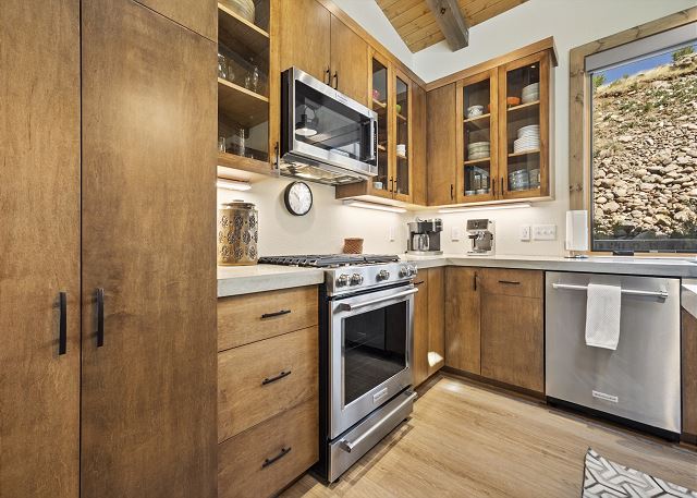 New Listing! Newly Constructed Luxury Riverfront Home on the Rio Grande River 5