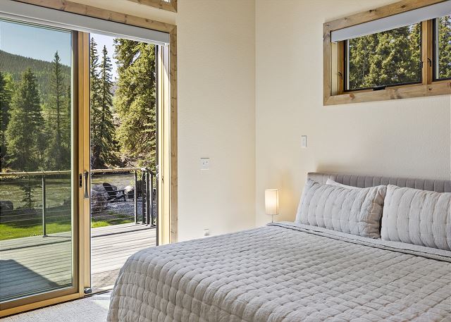 New Listing! Newly Constructed Luxury Riverfront Home on the Rio Grande River 9