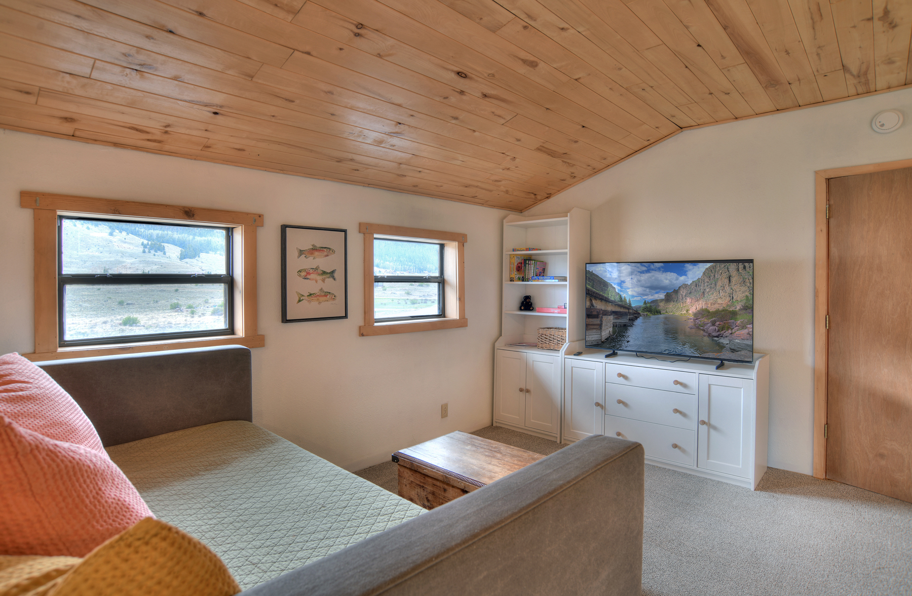 Upstairs loft with daybed and twin nook equipped with Smart TV.