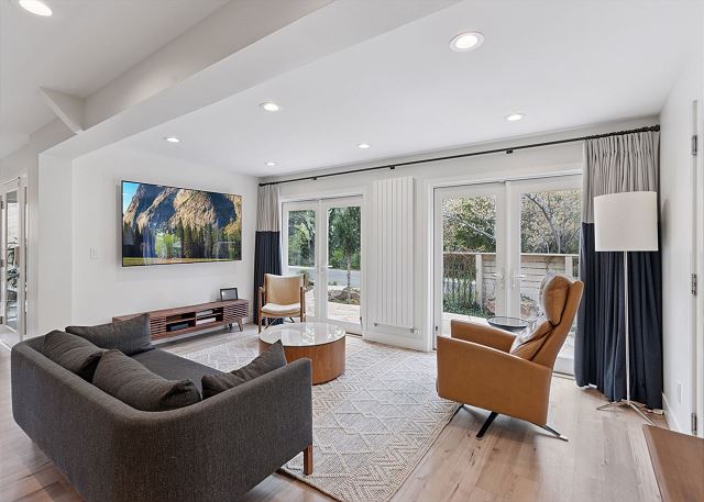 Walk to Pearl St | Hot Tub | Garden | Prime Location 7